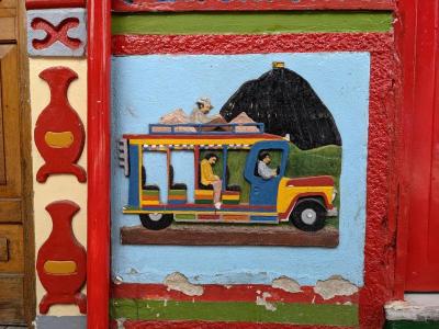 Jour 8 : Visite de Guatapé et montée au Peñol, déjeuner local dans le village coloré